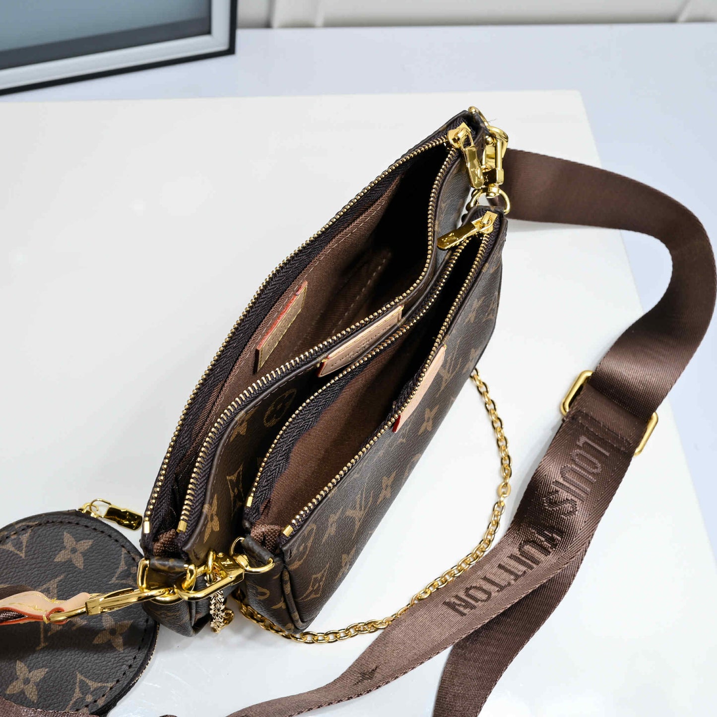 Louis Crossbody w/pouch two purses in 1!