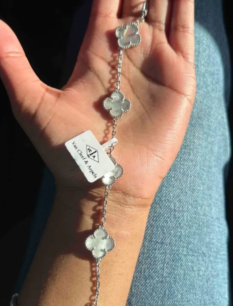 VC Bracelet in gold or silver