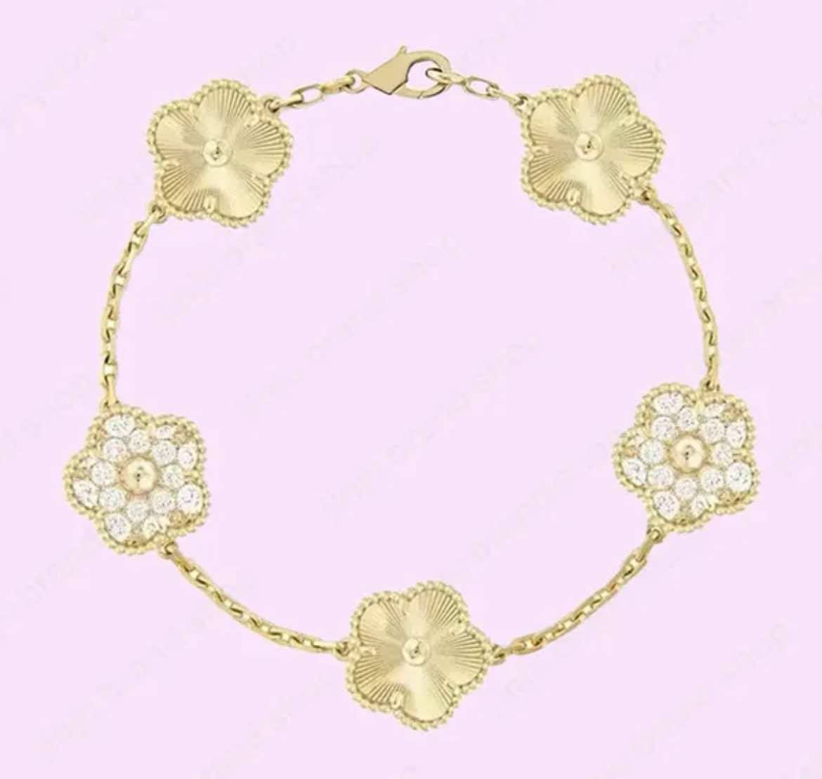 VC Bracelet in gold or silver