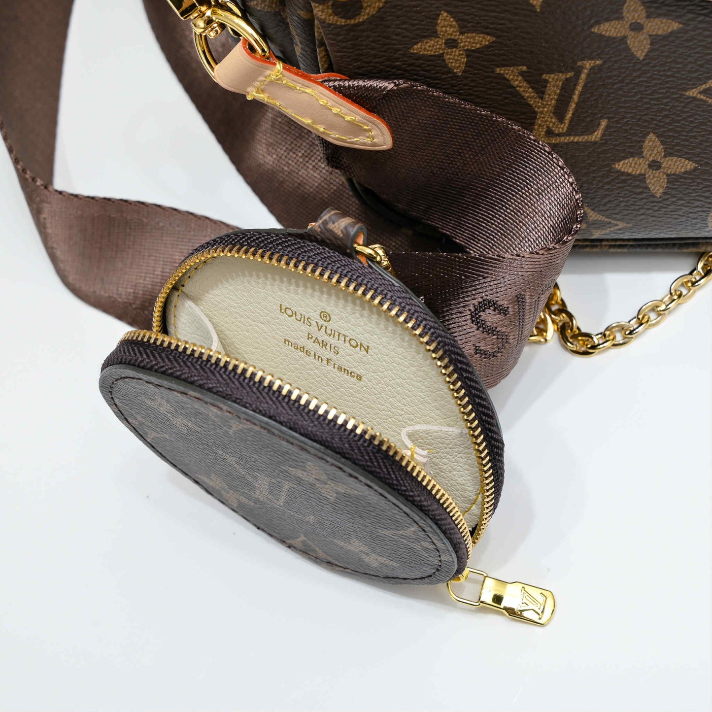 Louis Crossbody w/pouch two purses in 1!