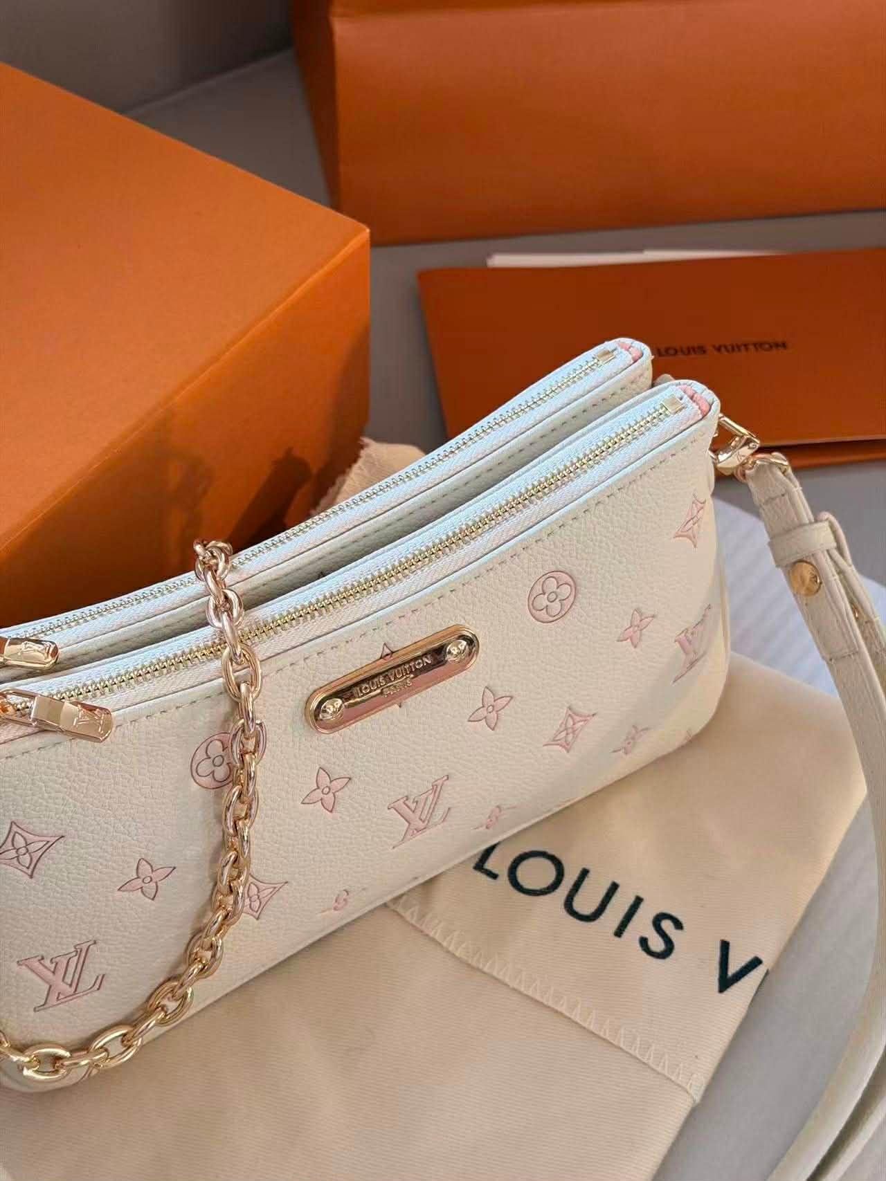 Mirror Quality LV Pochette LIV