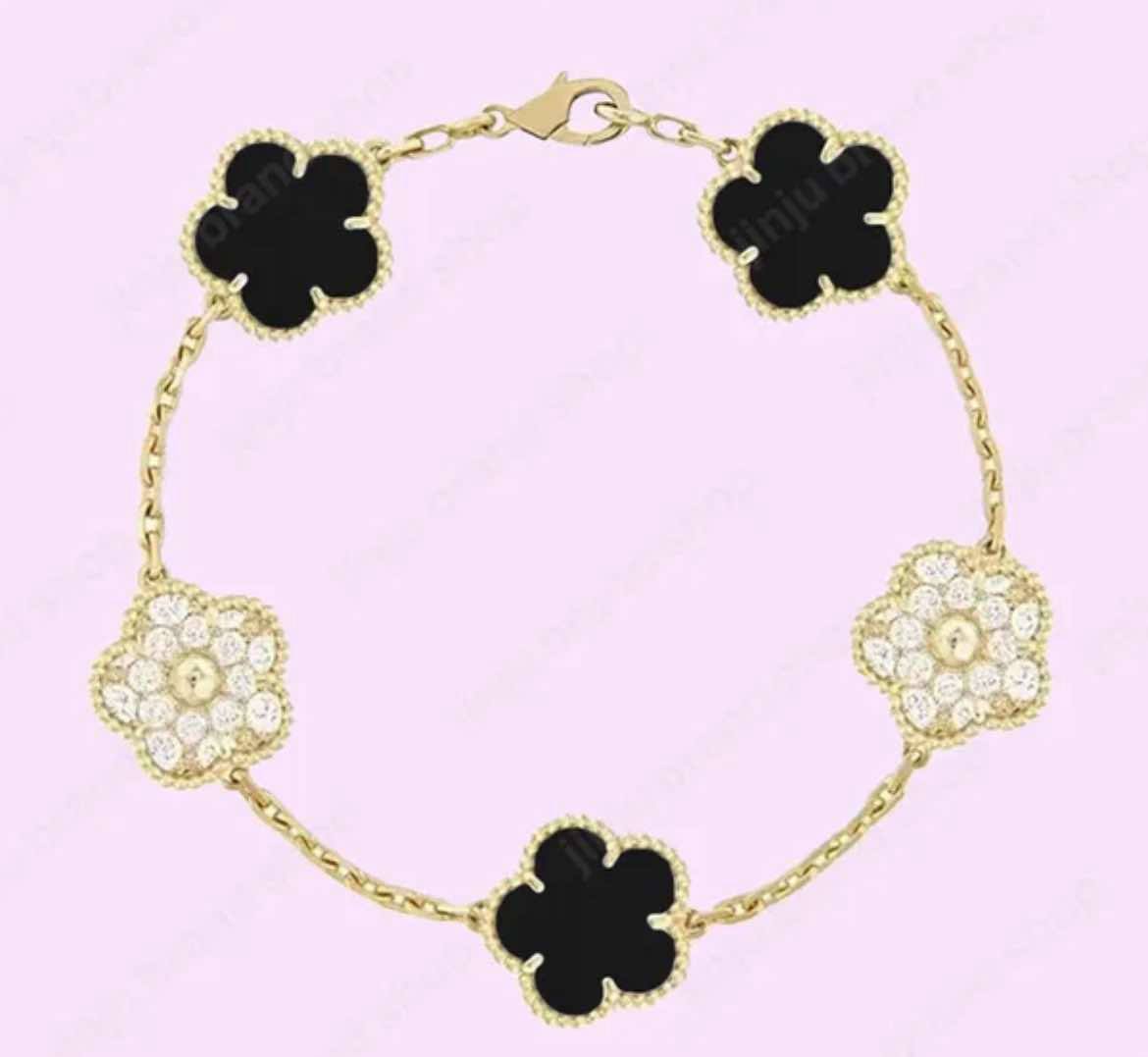 VC Bracelet in gold or silver