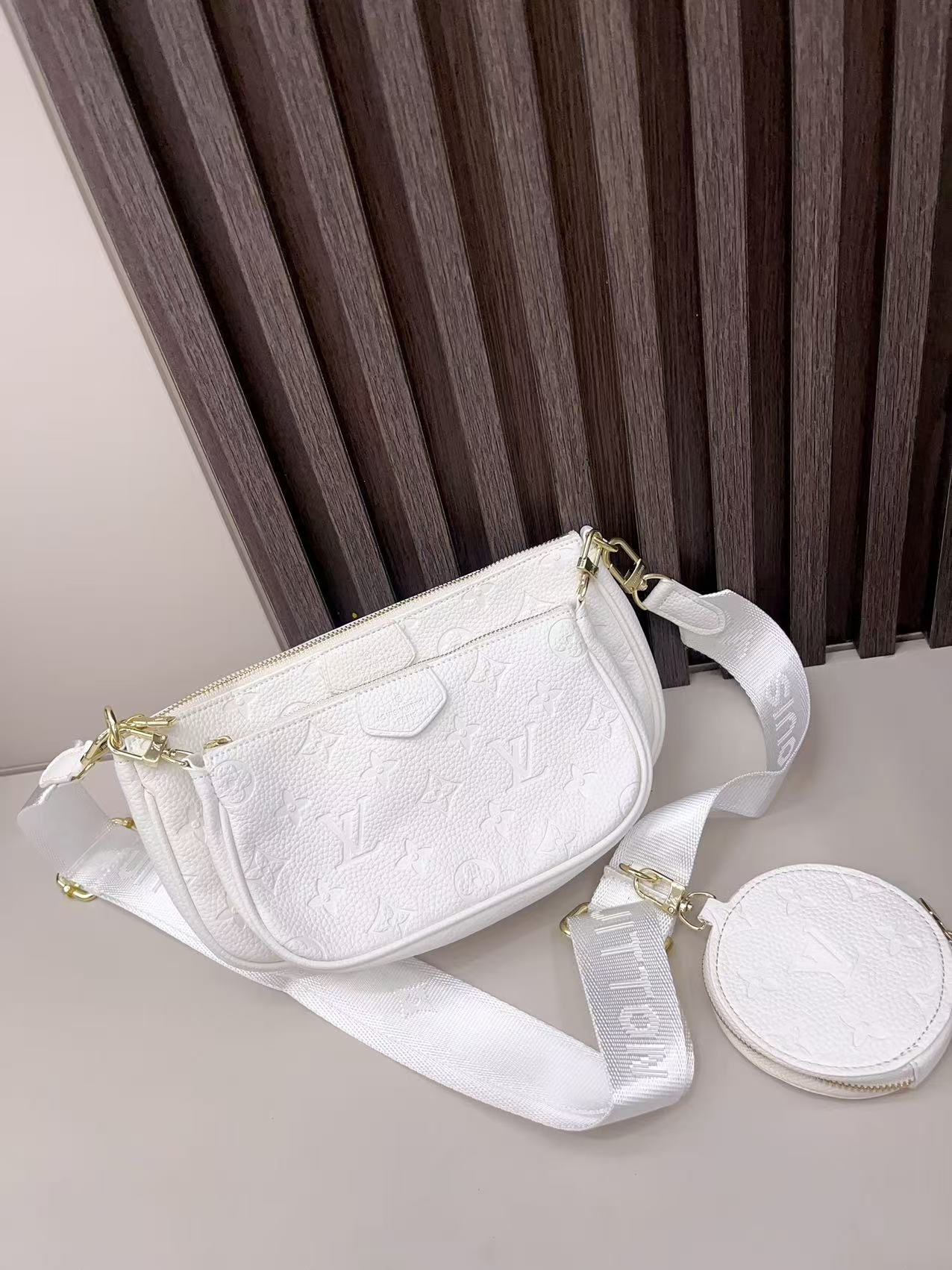 4 Piece Lv Set
