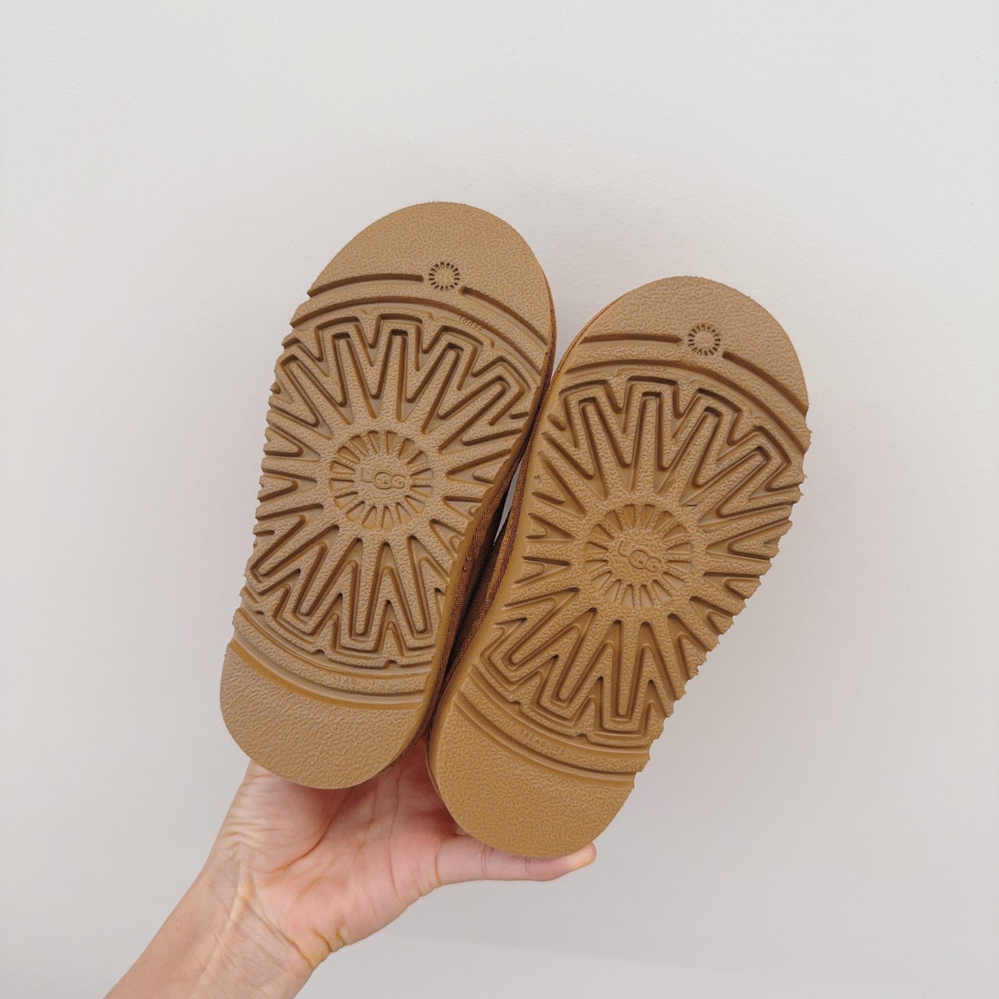 Youth UGG TAZZ