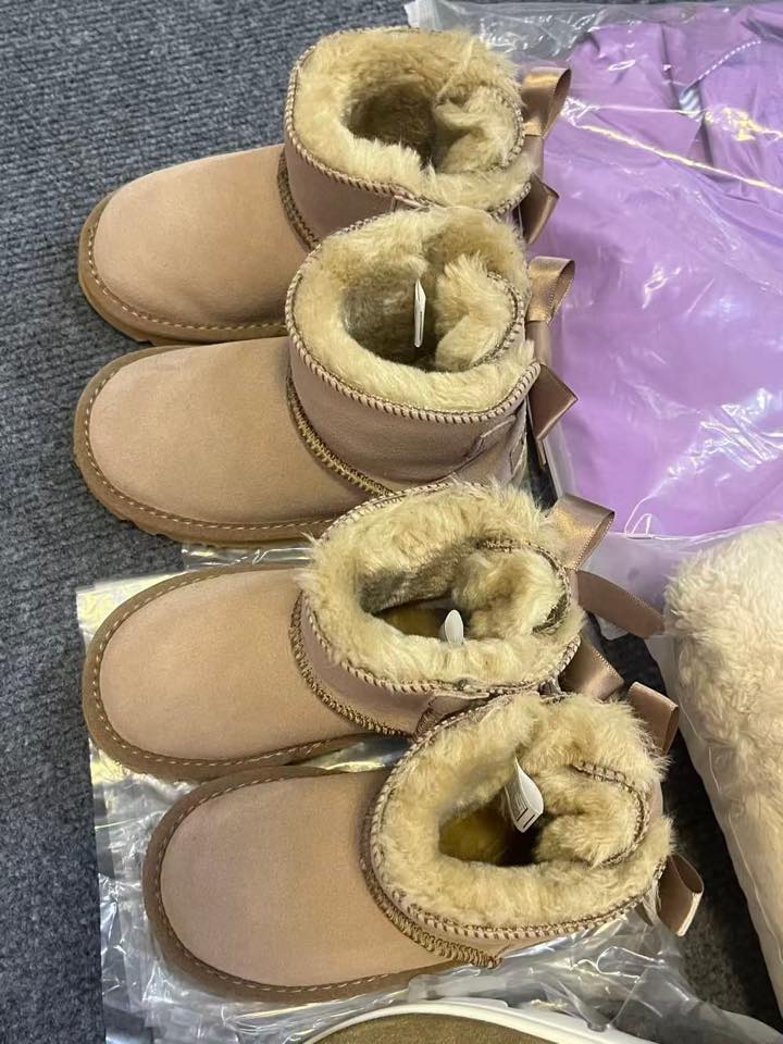 Ugg Boots With Bow one color