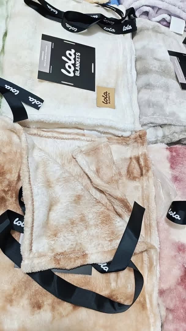 HIGH-QUALITY LOLA ORIGINAL BLANKET Du-pe