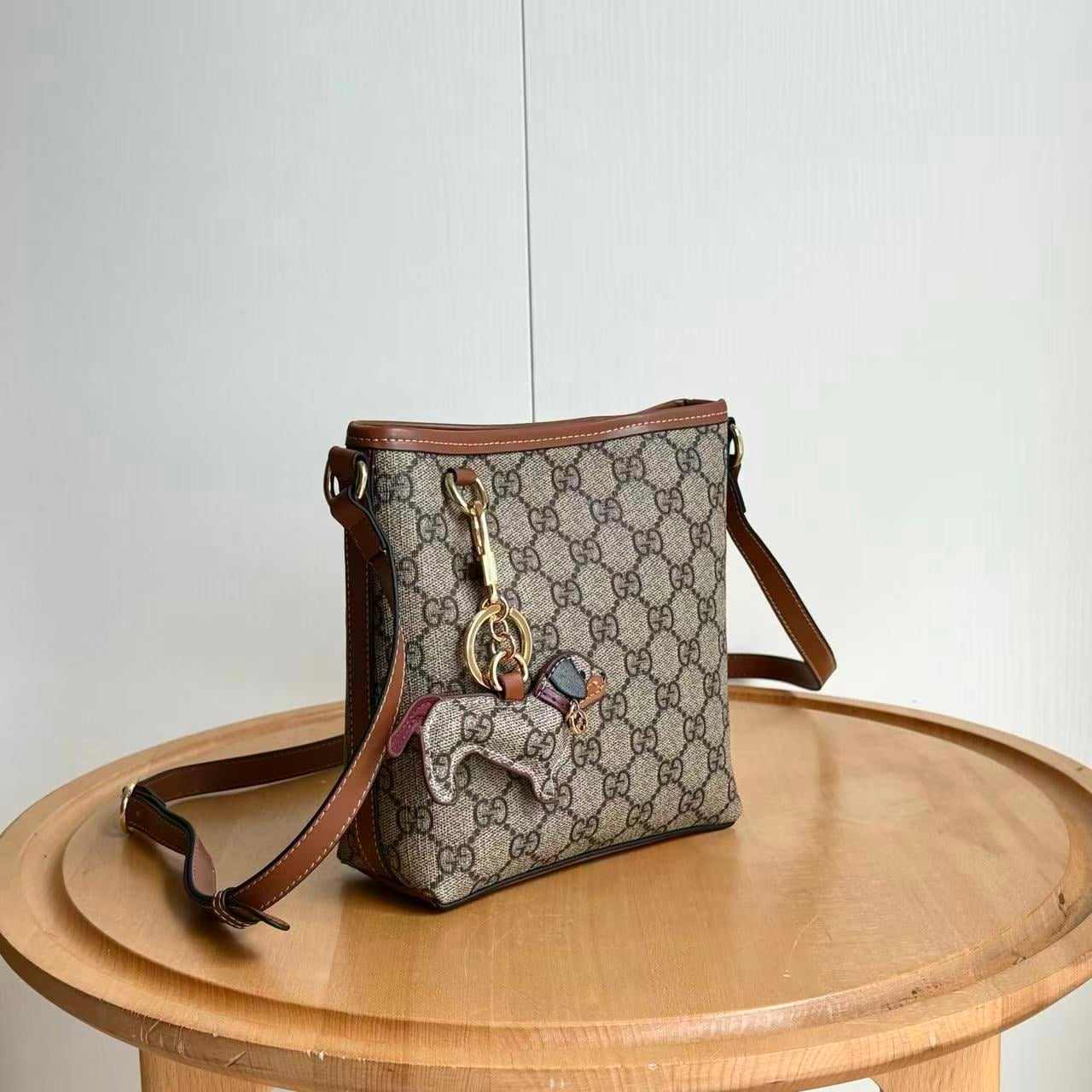 Gu Crossbody