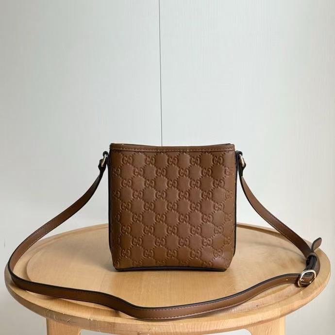 Gu Crossbody